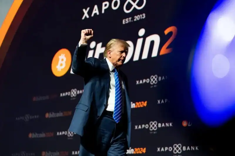 Trump annonce l’inclusion de cinq cryptomonnaies dans la réserve stratégique américaine trump-crypto