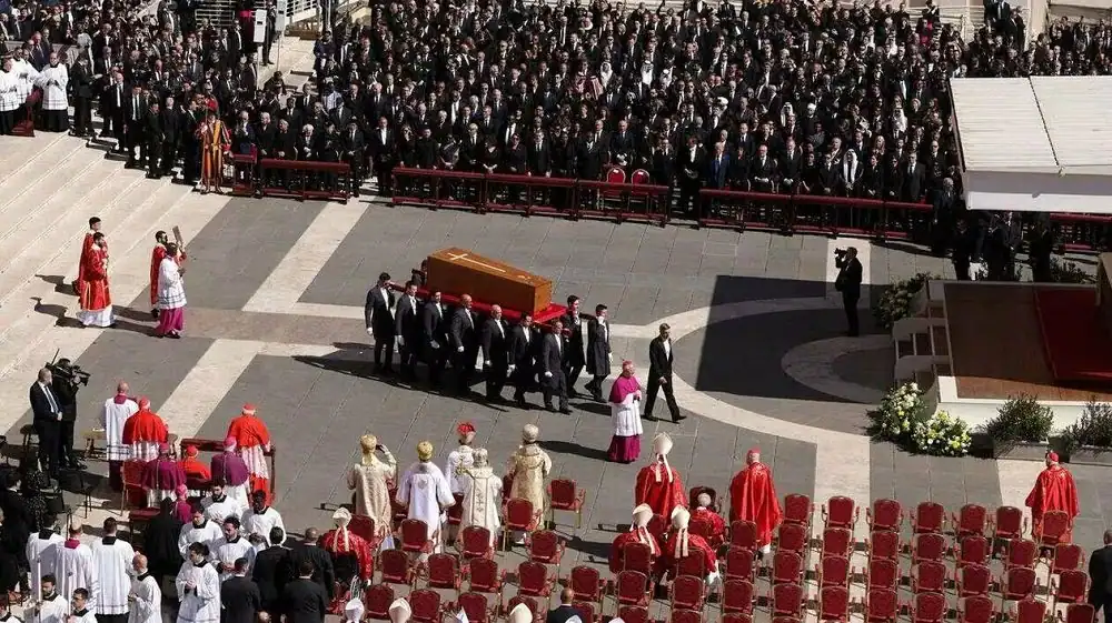 Aziz Akhannouch représente Sa Majesté le Roi aux funérailles du Pape François عزيز أخنوش يمثل جلالة الملك في جنازة البابا فرنسيس