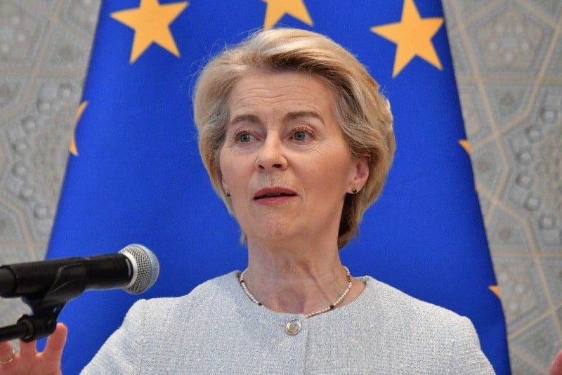 L’UE suspend les droits de douane sur les produits américains pendant 90 jours الاتحاد الأوروبي يعلّق الرسوم الجمركية على المنتجات الأمريكية