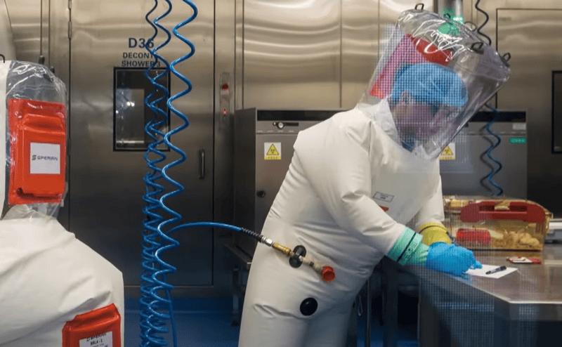 La Maison Blanche reconnaît officiellement la fuite de coronavirus du laboratoire de Wuhan البيت الأبيض يعترف بتسرّب كوفيد-19 من مختبر ووهان