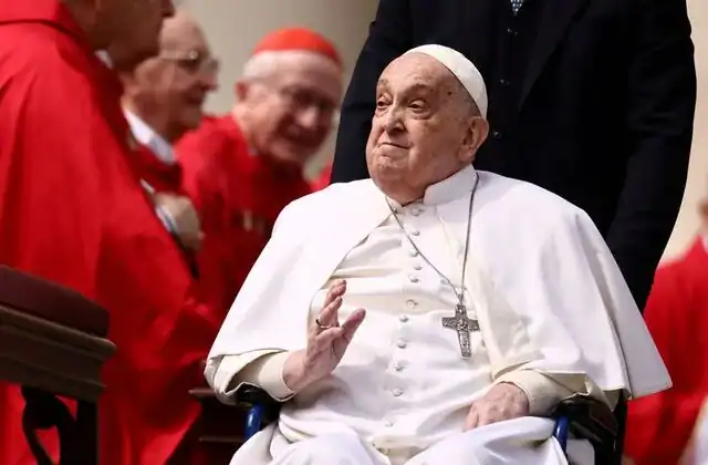 Le Roi Mohammed VI présente ses condoléances à l’occasion du décès du Pape François Ier et salue son héritage humanitaire الملك محمد السادس يعزي في وفاة البابا فرنسيس ويستحضر زيارته للمغرب
