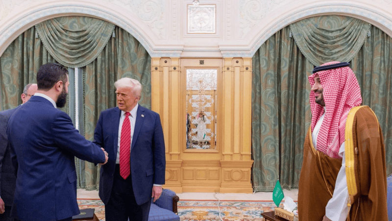 Trump invite le président syrien Ahmad al-Sharaa à rejoindre les accords d’Abraham après avoir annoncé la levée des sanctions ترامب يدعو سوريا للانضمام إلى اتفاقيات أبراهام بعد رفع العقوبات