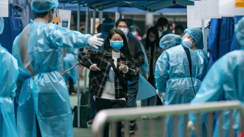 Une nouvelle vague de COVID-19 frappe l’Asie du Sud-Est avec un pic d’infections à Hong Kong et à Singapour موجة جديدة من كورونا تجتاح هونغ كونغ وسنغافورة مع ارتفاع مقلق للإصابات