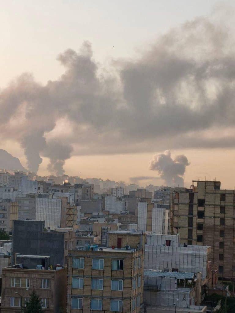 Dans la nuit, Israël a lancé une attaque contre l’Iran إسرائيل وإيران: تقارير عن غارات جوية ليلية ومقتل مسؤولين عسكريين رفيعي المستوى