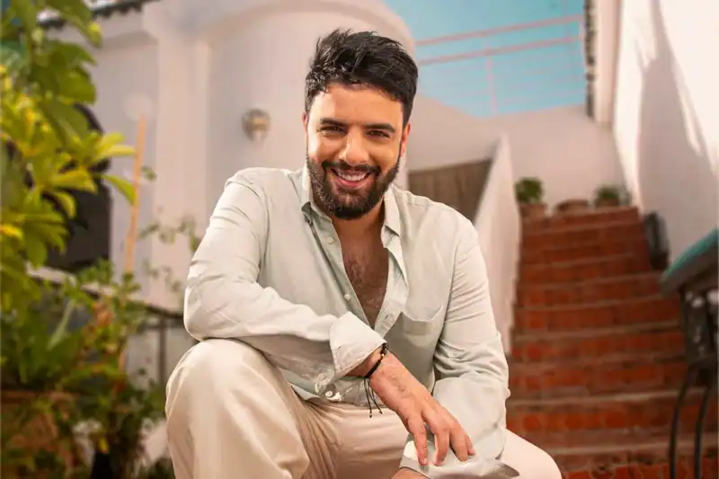 Noumane Belayachi entame son été avec « Jilali », une chanson qui mêle romantisme et identité marocaine. نعمان بلعياشي يطرح "جيلالي".. رومانسية مغربية بطابع تراثي