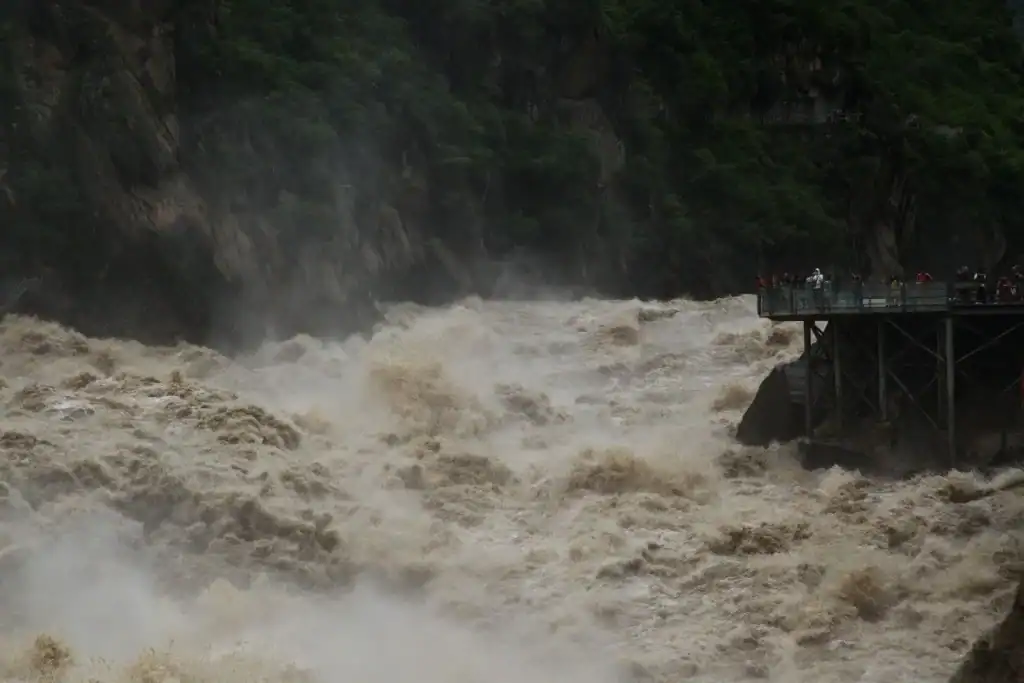 Inondations dévastatrices en Chine : Des dizaines de morts, une maison de retraite inondée à Pékin فيضانات بكين 2025