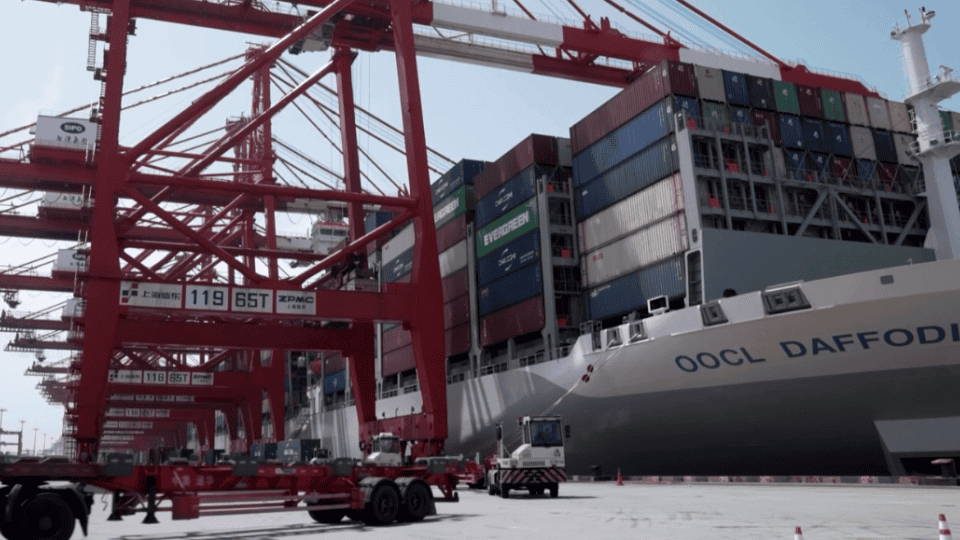 Les États-Unis et la Chine prolongent la trêve tarifaire de 90 jours pour éviter l’embargo commercial أمريكا والصين تمددان الهدنة الجمركية 90 يوماً لتفادي الحظر التجاري