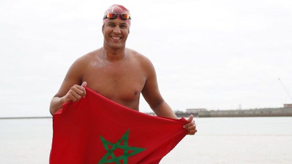 حسن بركة يحقق إنجازًا تاريخيًا بالسباحة حول جزيرة مانهاتن في نيويورك