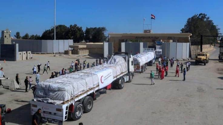 Israël autorise partiellement l’entrée de marchandises dans la bande de Gaza إسرائيل تسمح جزئيًا بدخول سلع تجارية إلى غزة بهدف تخفيف الاعتماد على المساعدات الإنسانية