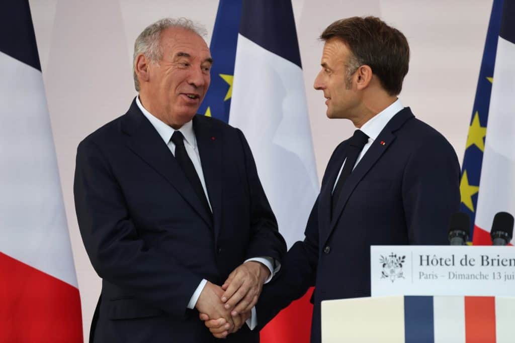 Le Premier ministre français François Bayrou remet sa démission à Macron استقالة رئيس وزراء فرنسا فرانسوا بايرو بعد فقدان الثقة