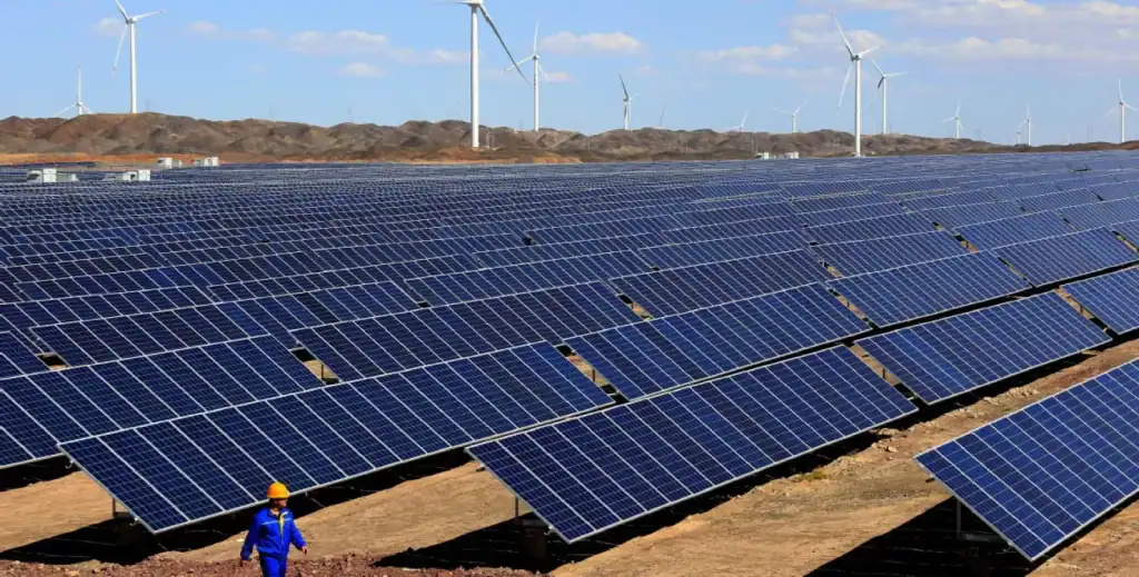 La Chine dépassera le monde en termes d’installation de panneaux solaires d’ici 2025 الصين تتفوق بتركيب 256 جيجاوات شمسية في 2025 متجاوزة العالم
