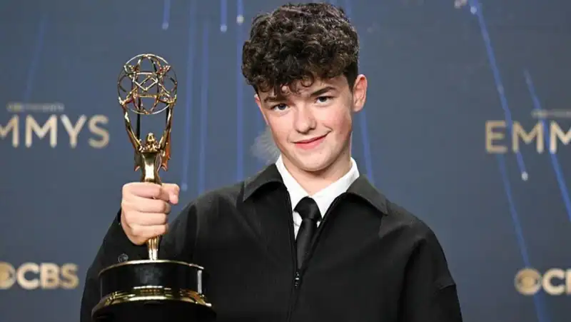 2025 Emmy Awards : Studio et Teenage dominent la cérémonie جوائز إيمي 2025: الفائزون والإنجازات الكبرى