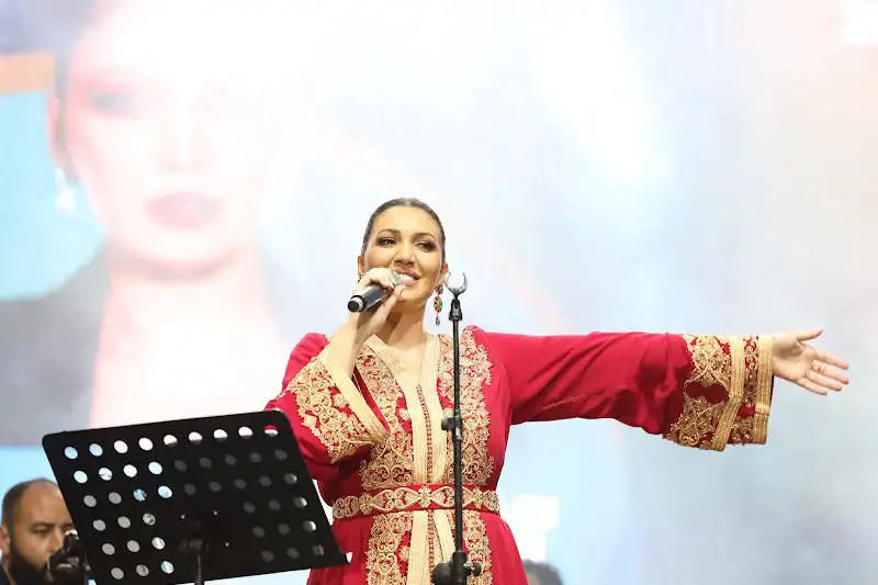 Asmaa Lemnour et Abadi Al Jawhar se réunissent pour une soirée musicale exceptionnelle à Jeddah أسماء لمنور وعبادي الجوهر في أمسية طربية بجدة 2025