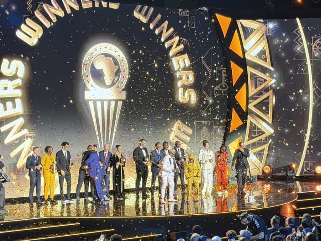 جوائز الكاف 2025: حكيمي أفضل لاعب وبونو وشباك.. قائمة الفائزين الكاملة