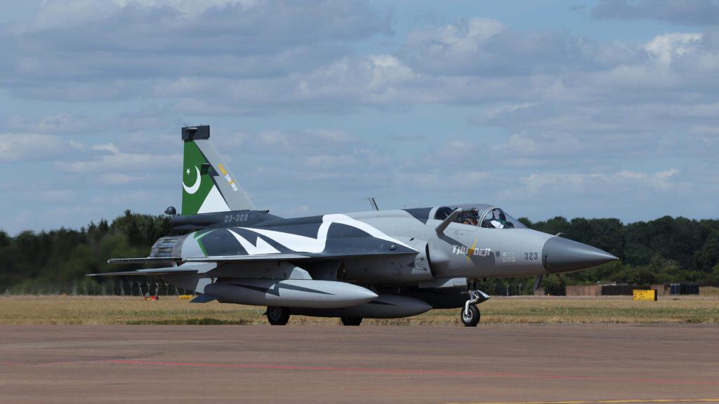 غارة باكستانية تقتل 10 أفغان قرب الحدود.. طالبان تندد بالعدوان