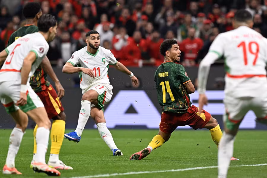 المغرب يقسو على الكاميرون ويتأهل إلى نصف نهائي كأس أمم إفريقيا بقوة أمام جماهيره المغرب يسحق الكاميرون 2-0 ويتأهل لنصف نهائي أمم إفريقيا