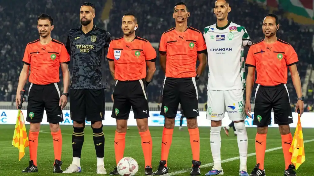 توقيف 5 حكام بعد مباراة الرجاء واتحاد طنجة