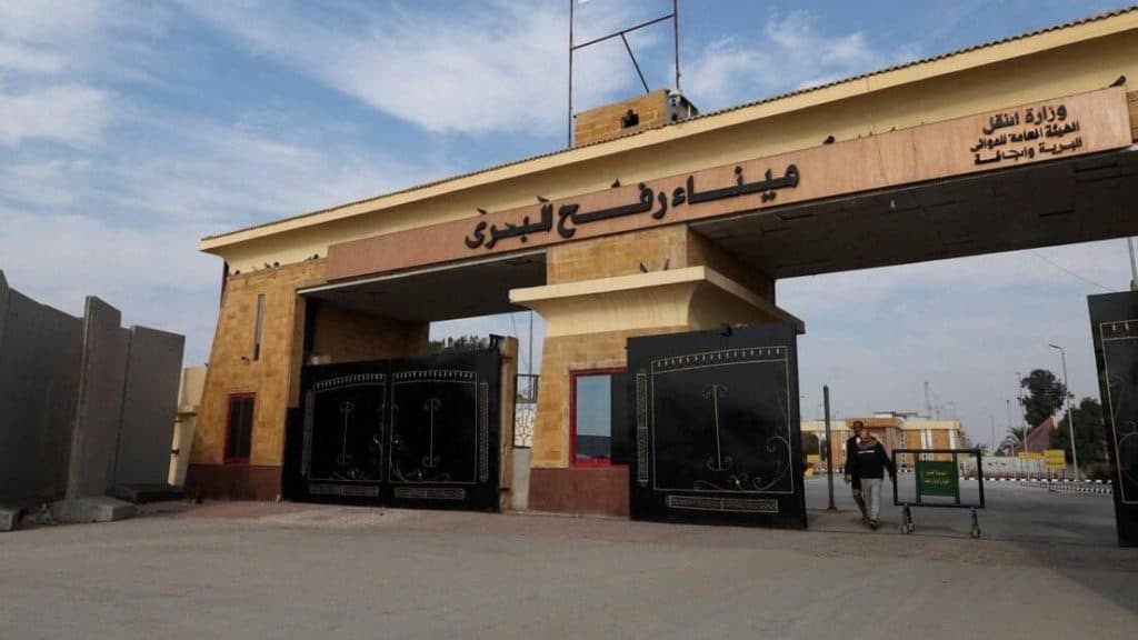 معبر رفح يُعاد فتحه جزئياً: 50 شخصاً يومياً في كل اتجاه
