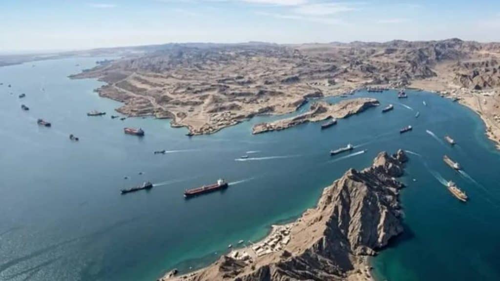 فرنسا وبريطانيا وأربعة حلفاء يُعلنون استعدادهم لحماية مضيق هرمز