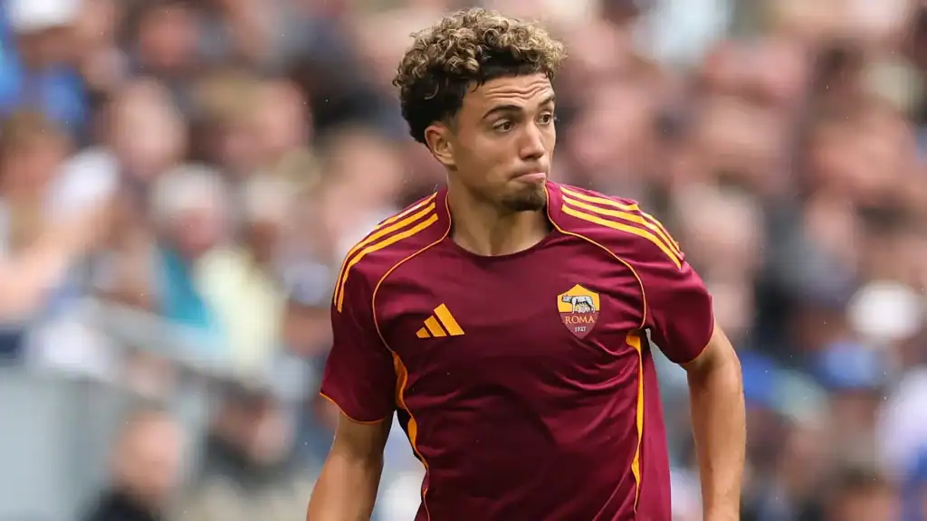 نيل العيناوي ضحية سطو مسلح في منزله بروما