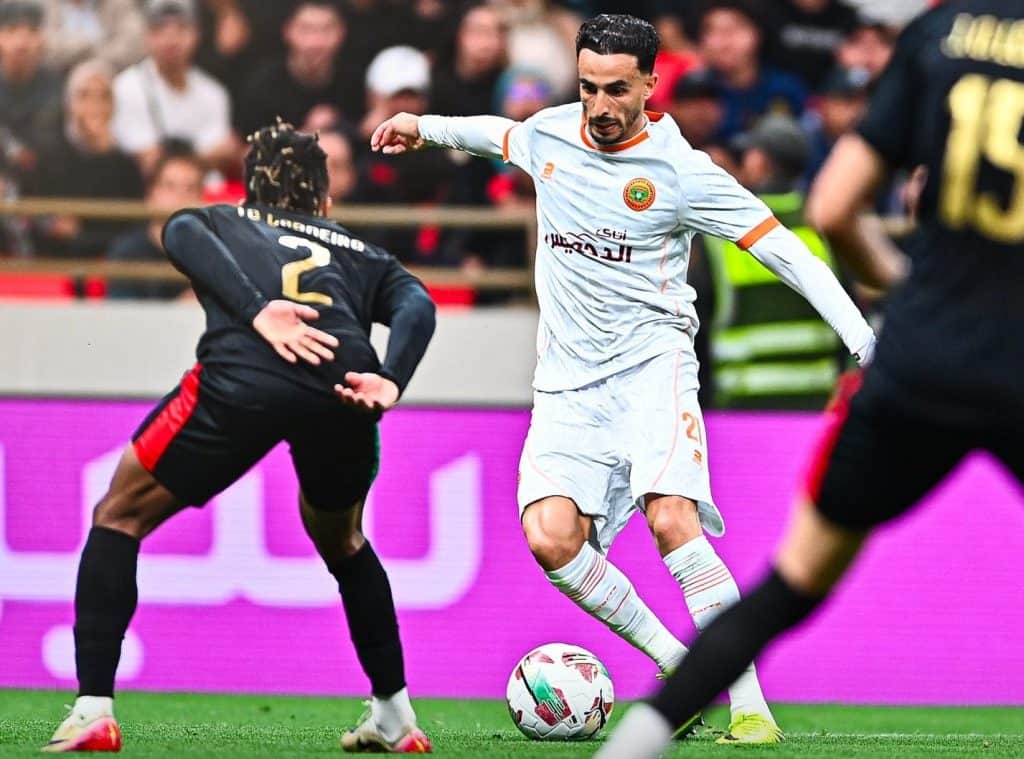 الجيش الملكي يتعادل مع نهضة بركان ويتصدر مؤقتا