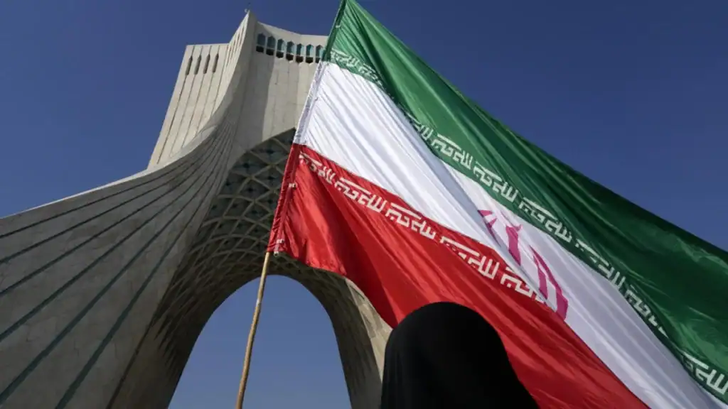 L’Iran accuse les États-Unis de violer le cessez-le-feu à Hormozgan إيران تتهم أمريكا بانتهاك وقف إطلاق النار