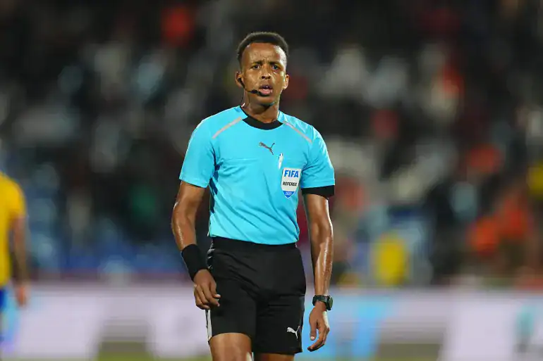 Un arbitre somalien interdit de séjour en Amérique avant la Coupe du monde : Ce qui s’est passé, c’est le destin حكم صومالي يُمنع من دخول أمريكا قبل كأس العالم