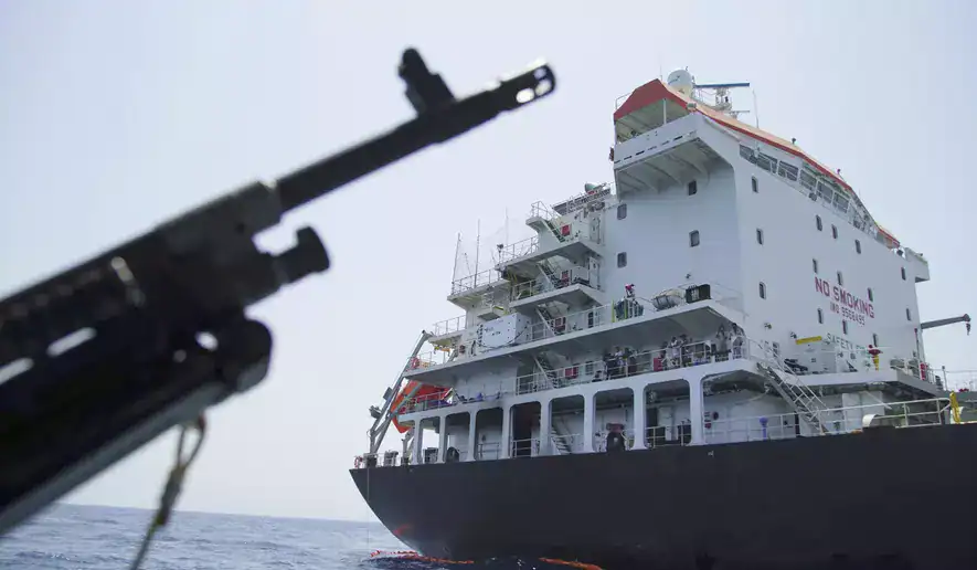 Une nouvelle attaque contre un pétrolier paralyse la circulation maritime dans le détroit d’Ormuz هجوم جديد يشل حركة ناقلات النفط في مضيق هرمز