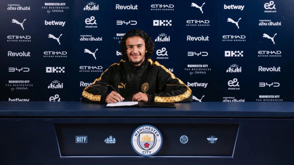 راتب أيوب بوعدي مع مانشستر سيتي ومكافآته السنوية