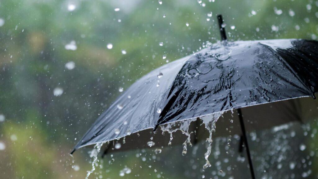 الأرصاد تحذر من موجة حر وزخات رعدية بالمغرب