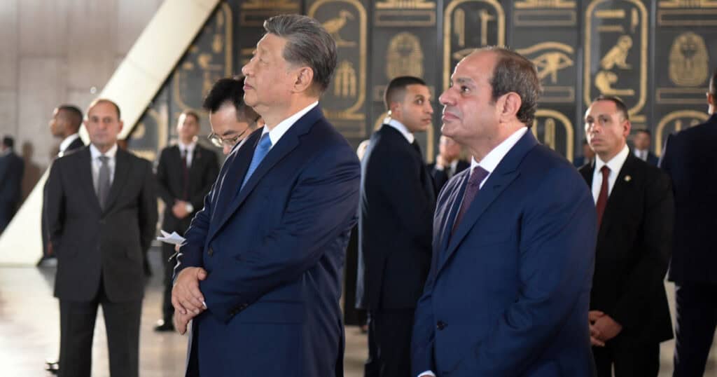 شي جين بينغ والسيسي يزوران المتحف المصري الكبير