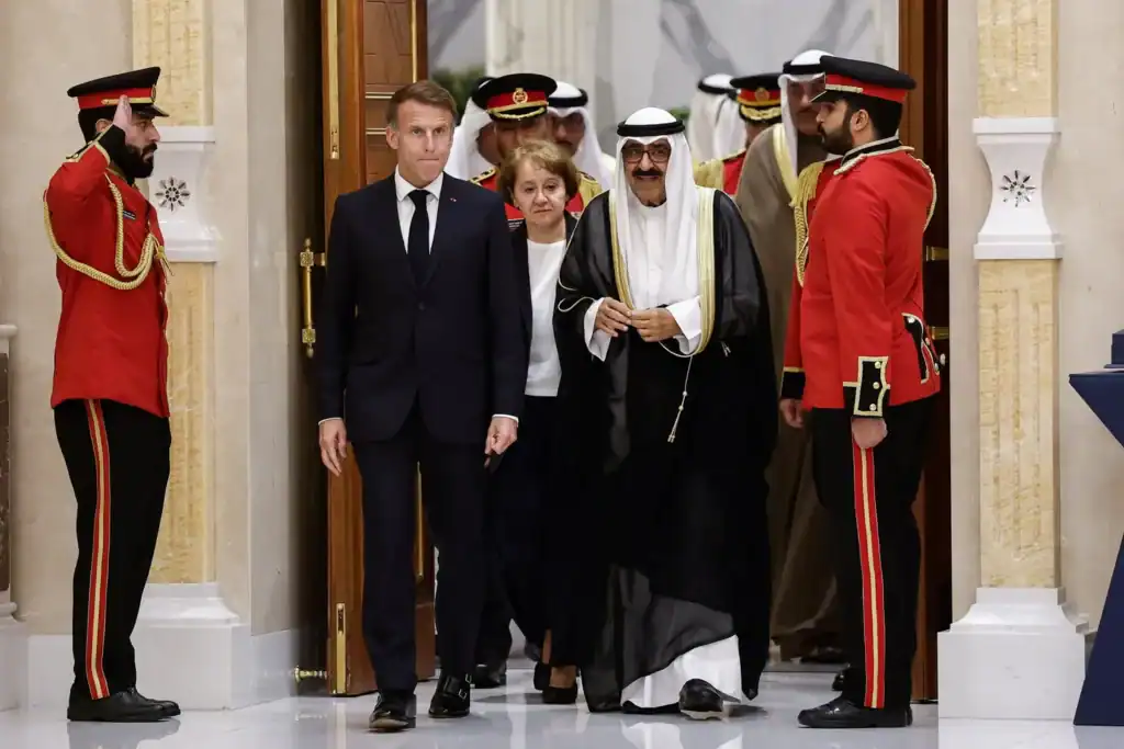 Les Émirats arabes unis, l’Arabie saoudite et Bahreïn augmentent leurs livraisons de diesel à la France Réservoirs et citernes de gazole dans une station-service pendant la crise énergétique en France