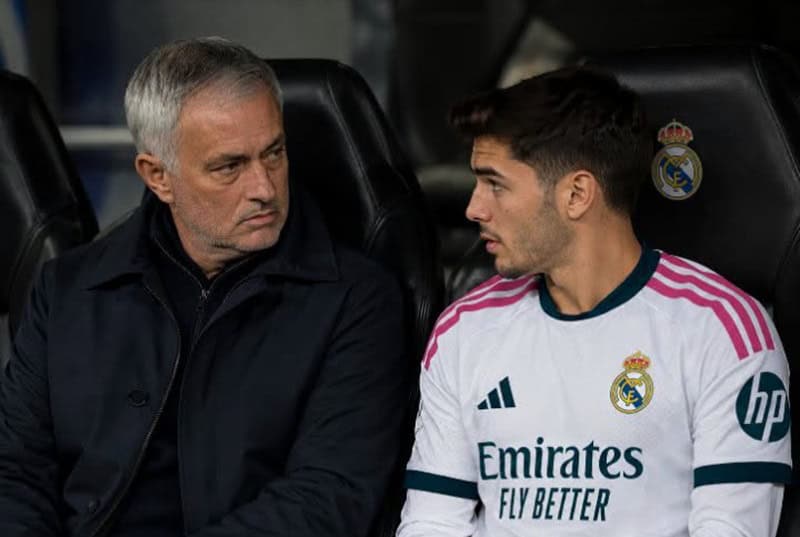 مورينيو يوضح سبب غياب إبراهيم دياز عن تشكيلة ريال مدريد جوزيه مورينيو مدرب ريال مدريد يتحدث خلال ندوة صحافية