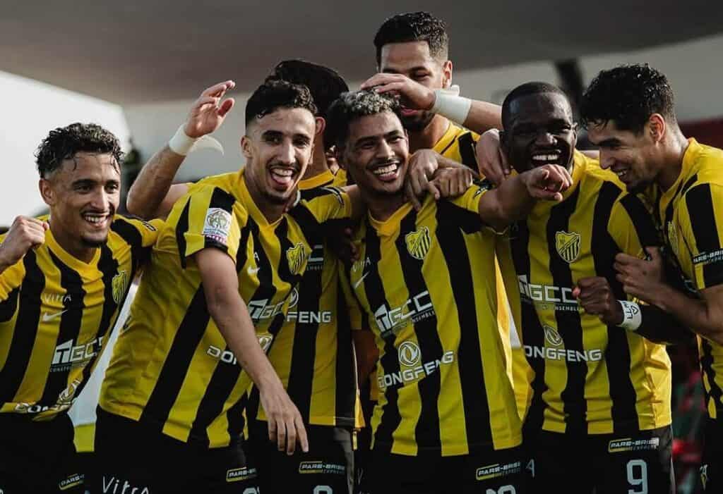 قمة الرجاء والمغرب الفاسي بمكناس وانطلاق مشوار الجيش الملكي