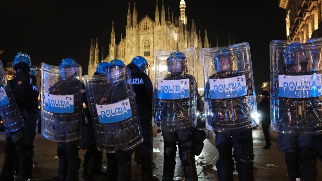 Meloni convoque une réunion d'urgence sur la sécurité après des émeutes dans plusieurs villes italiennes