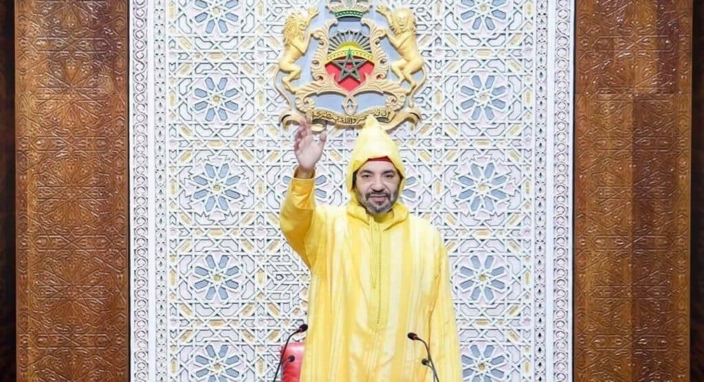 الملك يطالب بتقوية اختصاصات الجهات وتعجيل تفعيل اللاتمركز الإداري