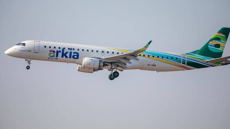 Arkia et Israir suspendent la vente de billets pour les vols Tel-Aviv-Marrakech Un avion de la compagnie israélienne Arkia à l'aéroport après la suspension de la vente des billets pour les vols à
