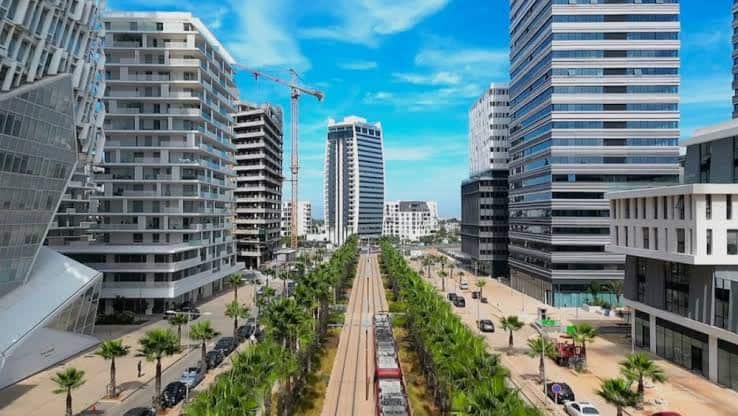 طلبات تأمين السفر إلى المغرب ترتفع 34.2% لدى الأميركيين مسافرون أميركيون في مراكش مع ارتفاع طلبات تأمين السفر إلى المغرب بعد مونديال 2026