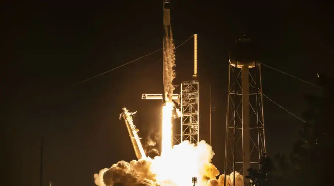 سبيس إكس تطلق مهمة Fram2: أول طاقم تجاري يطير فوق القطبين 