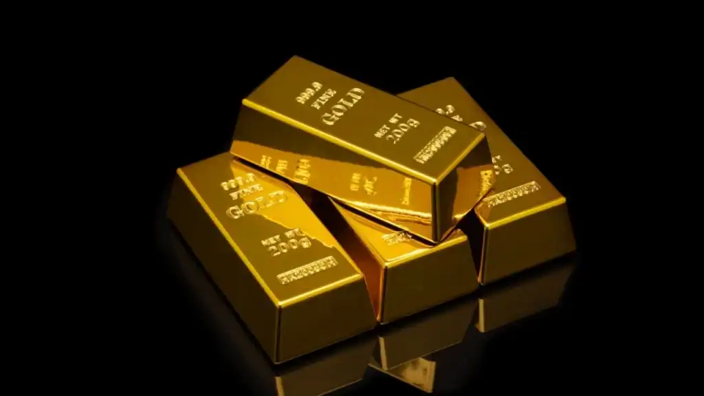 L’or atteint des sommets historiques en raison des craintes liées aux tarifs douaniers américains الذهب يسجل مستوى قياسيًا جديدًا وسط مخاوف من الرسوم الأمريكية