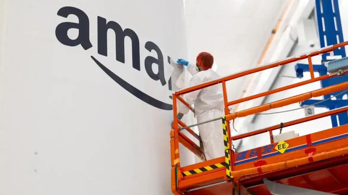 أمازون تطلق أول أقمار مشروع "كويبر" لمنافسة "ستارلينك"