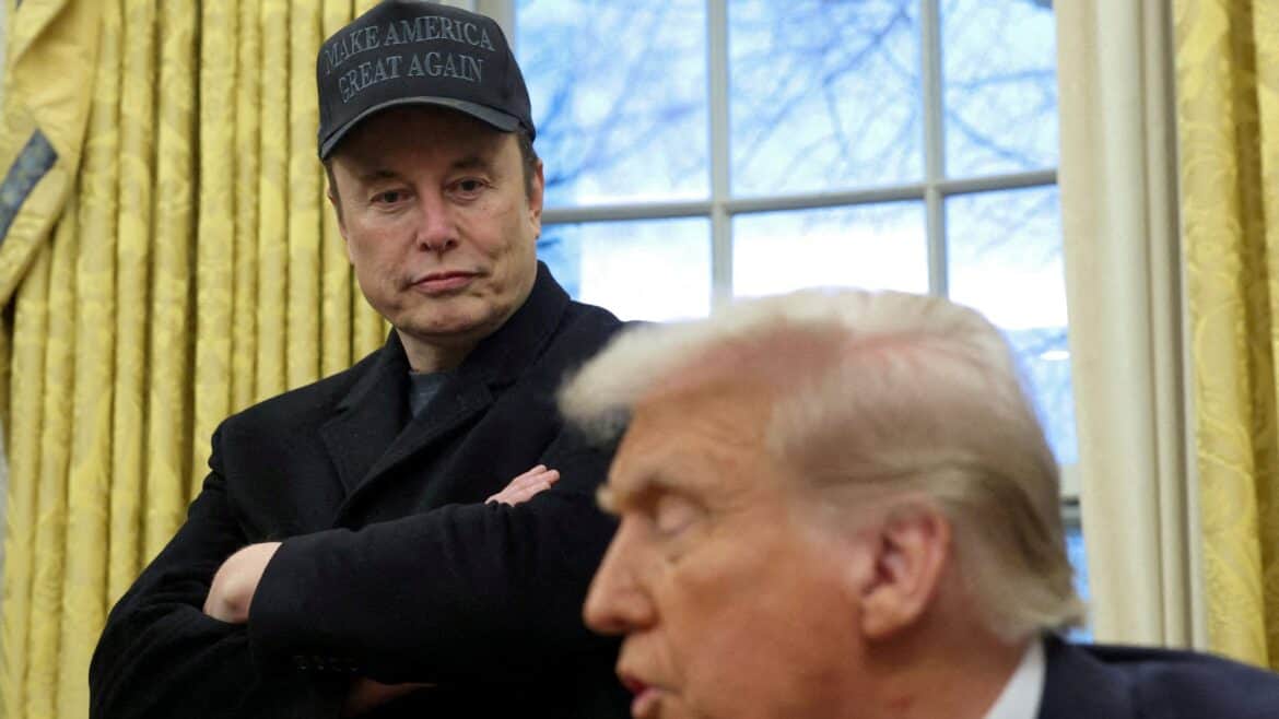 إيلون ماسك يعارض خطة ترامب للرسوم الجمركية على الصين 
