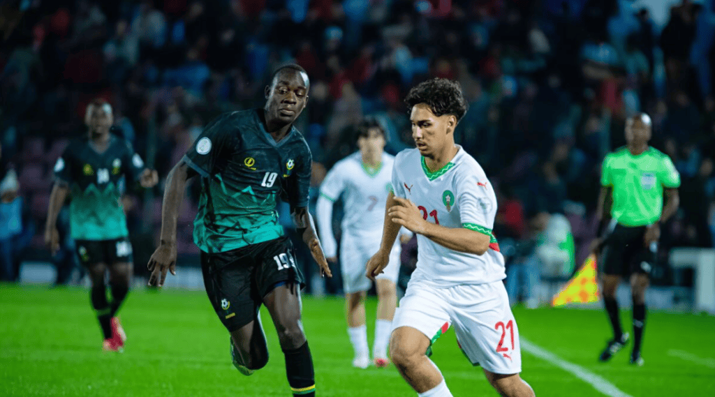Les U17 marocains se qualifient pour les quarts de finale après une large victoire sur la Tanzanie أشبال الأطلس يتأهلون لربع نهائي "الكان" بعد فوز كبير على تنزانيا
