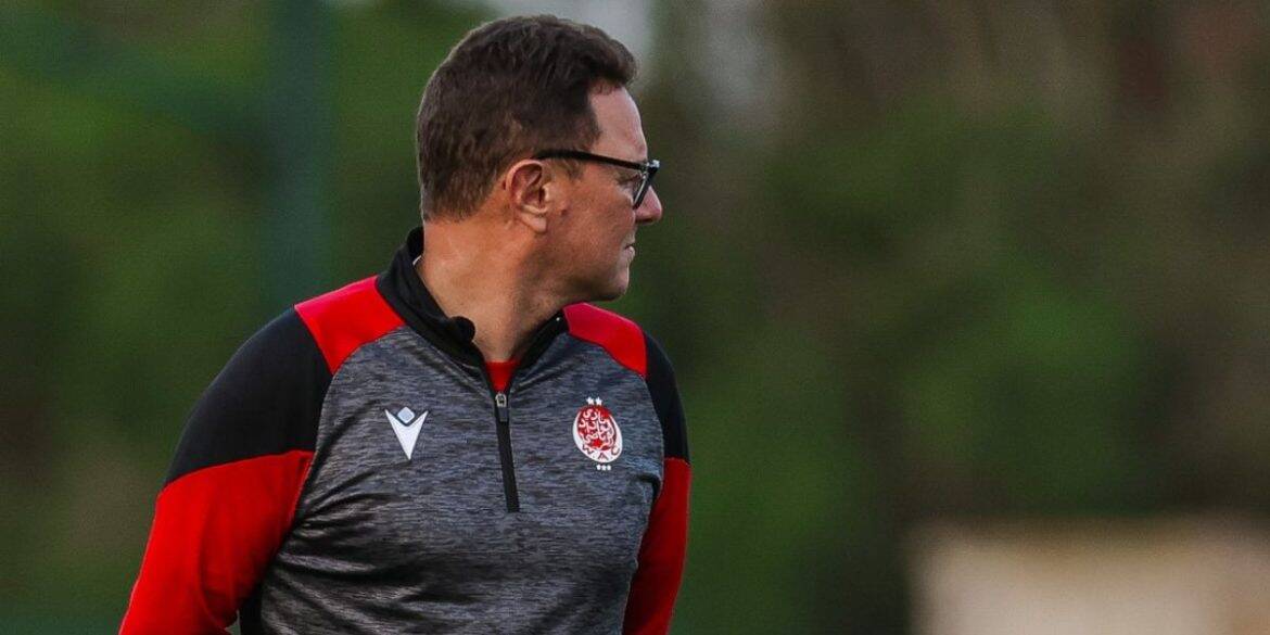 مدرب الوداد ينجو من حادث سير في أمريكا خلال مونديال الأندية