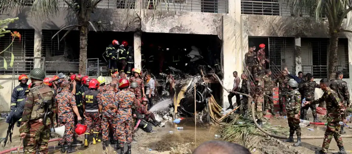 حطام طائرة في بنغلاديش