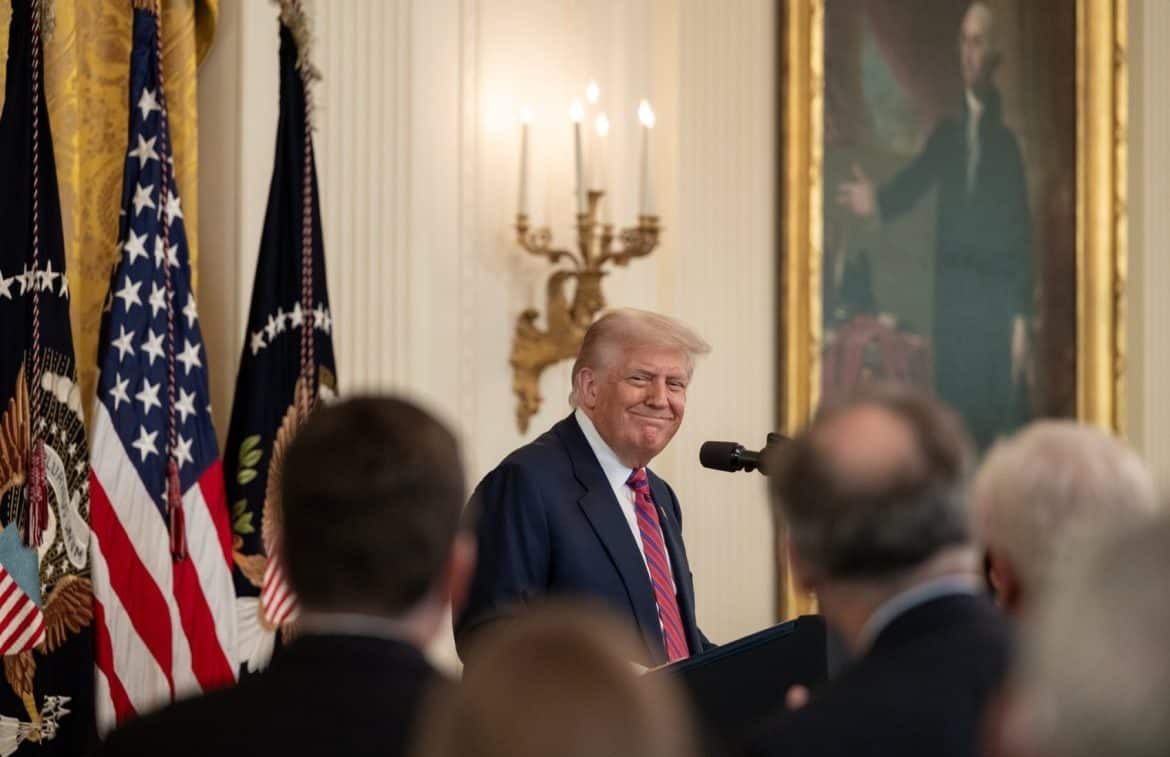 ترامب يفرض رسومًا جمركية 25٪ على الواردات من الهند بسبب النفط الروسي