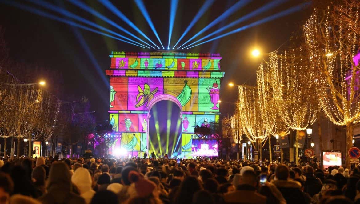 إلغاء حفلة رأس السنة في الشانزليزيه لأسباب أمنية.. الألعاب النارية تبقى