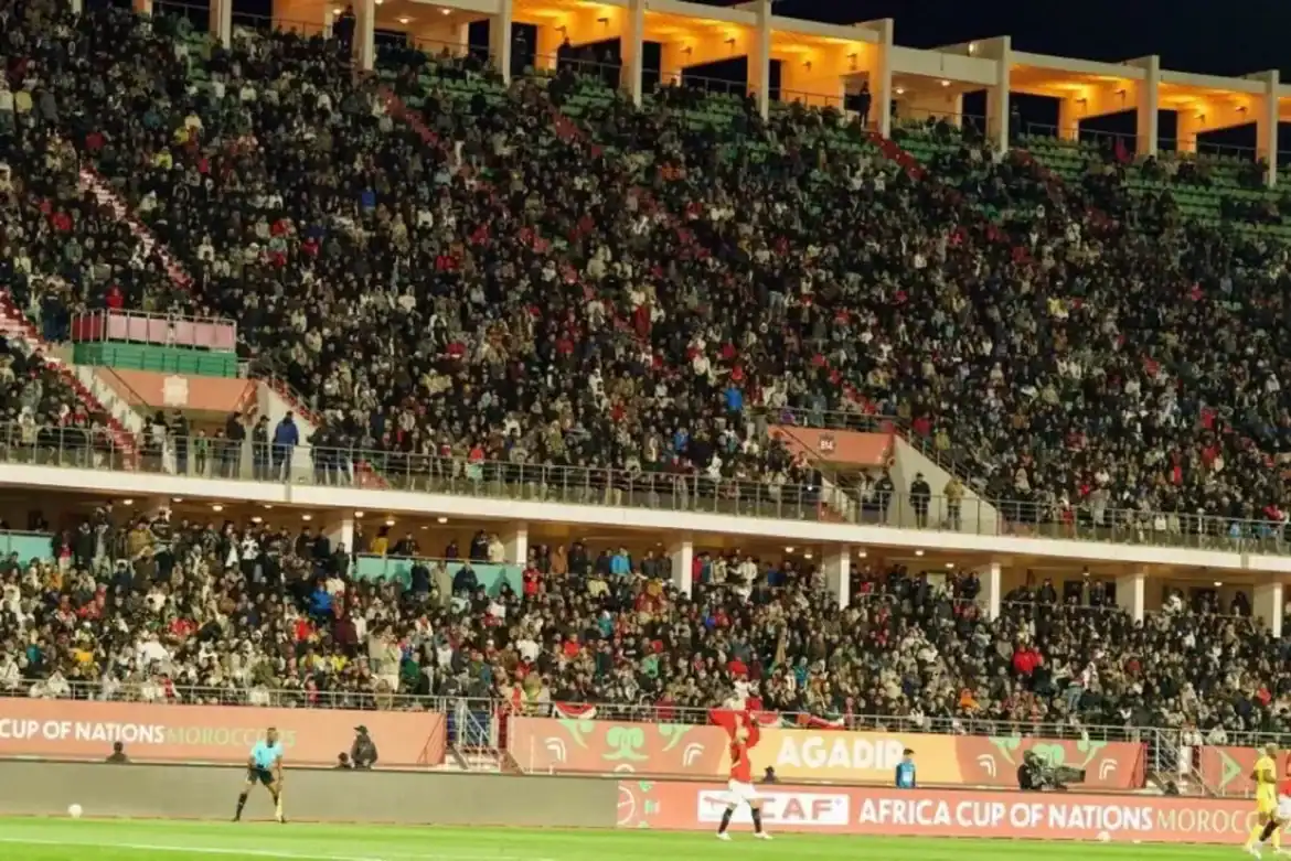 افتتاح درامي بأكادير: أبواب مجانية تنقذ مباراة مصر!