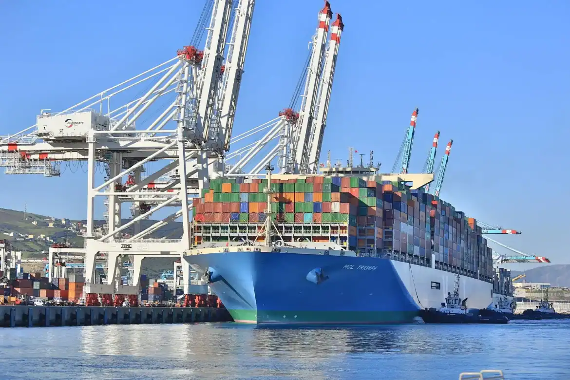 ميناء طنجة المتوسط يستعد لزيادة حركة الشحن